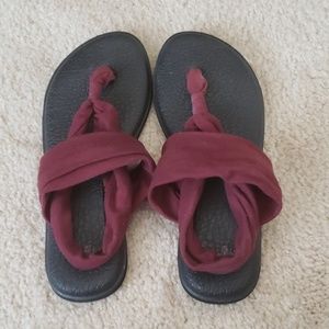 Sanuk yoga sandals